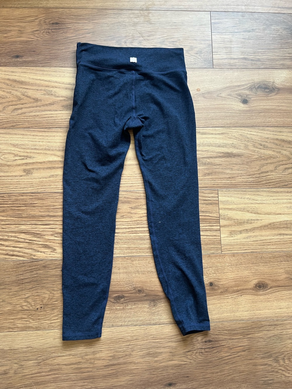 Vuori Heathered Navy Women’s Cropped Athletic Leggings